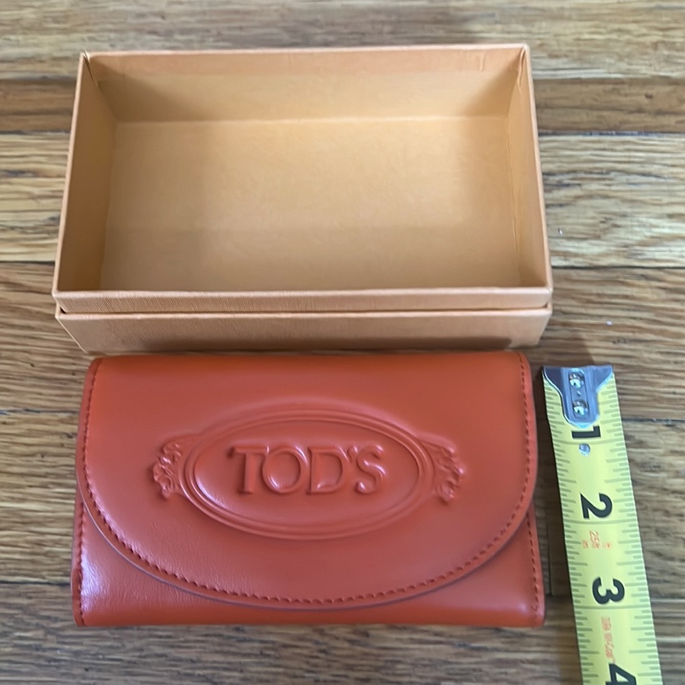 NEW Authentic Leather Trifold Logo Embossed Stamped TOD’s wallet
